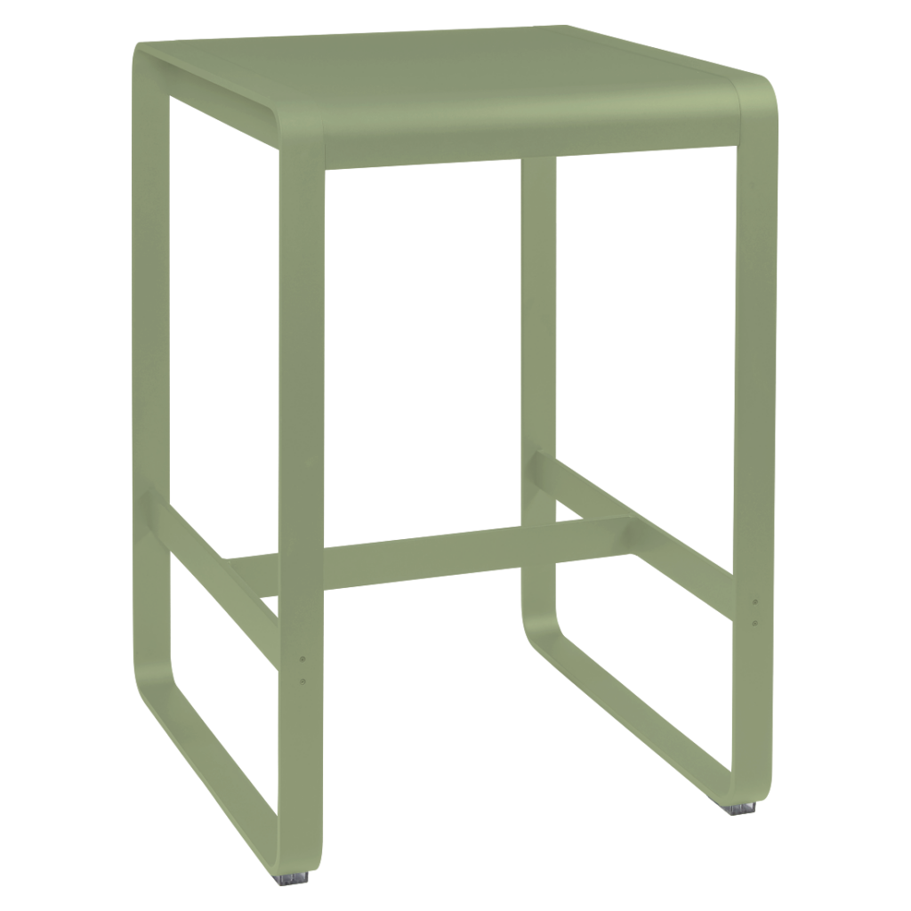 Un tabouret en métal vert sur fond blanc.