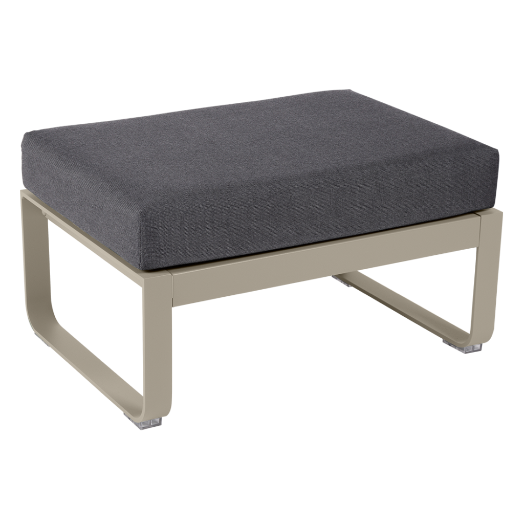 Un pouf gris avec un coussin gris.