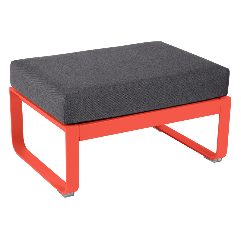Un pouf orange et gris avec un coussin.
