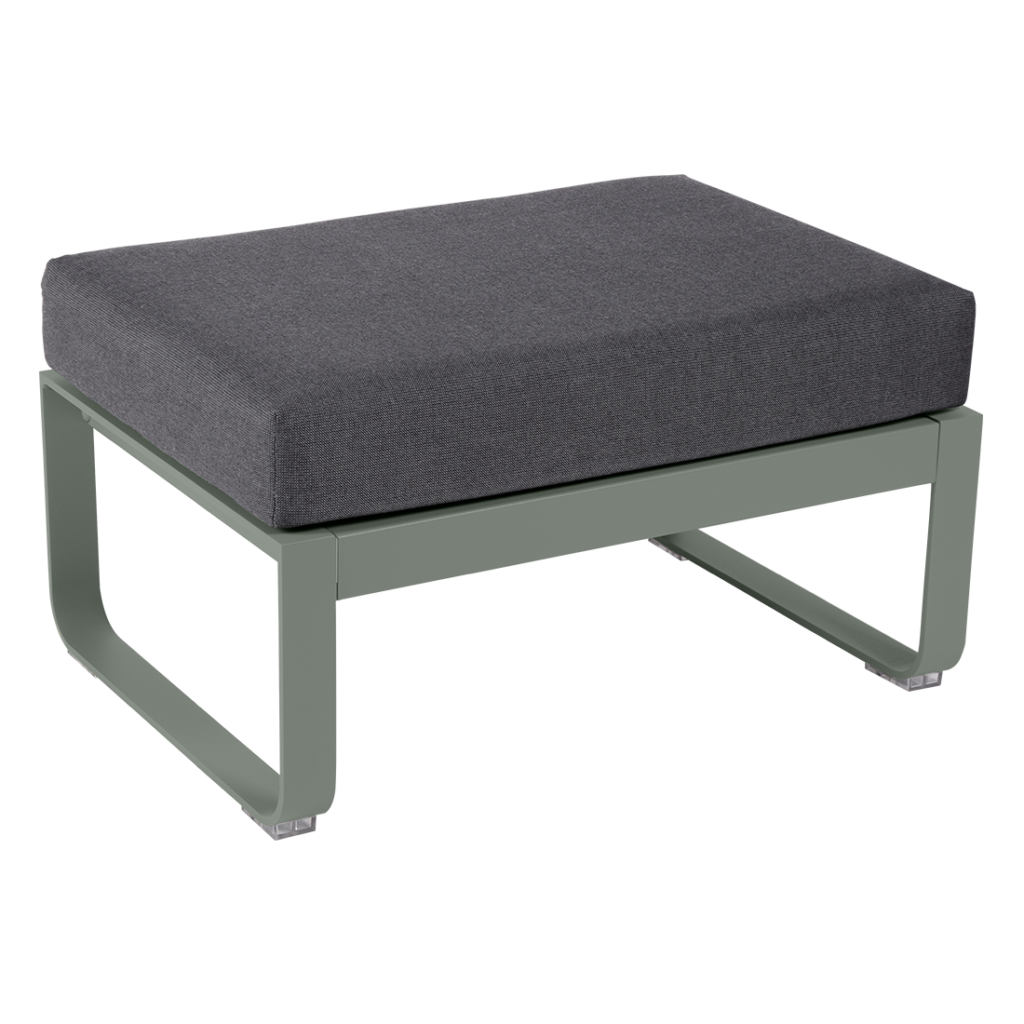 Un pouf gris avec un coussin gris.