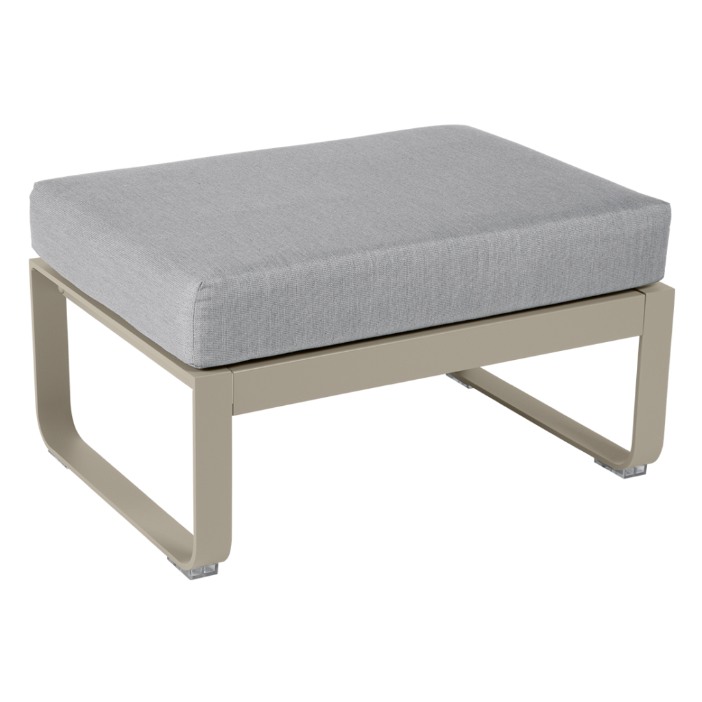 Un pouf gris avec un coussin gris.