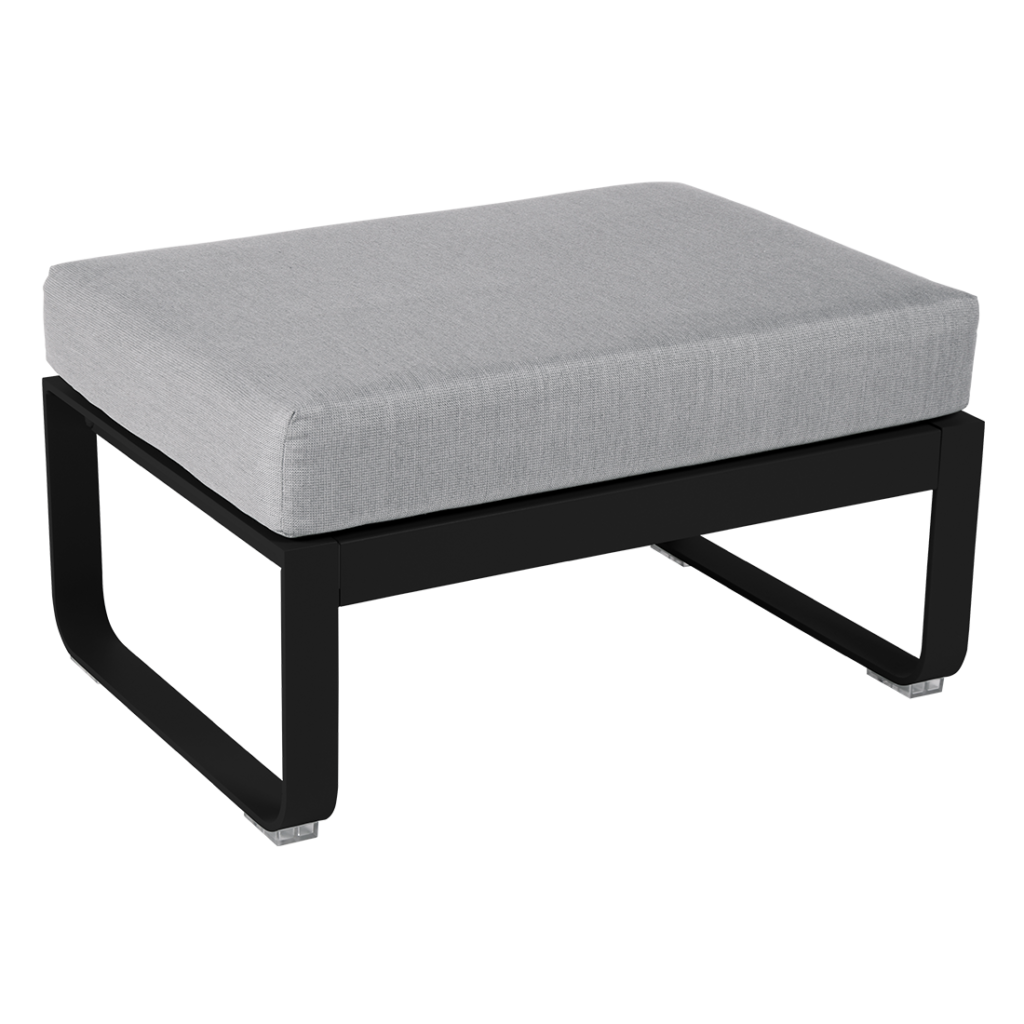Un pouf gris et noir sur fond blanc.