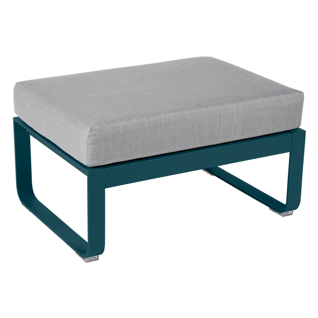 Un pouf bleu sarcelle avec un coussin gris.