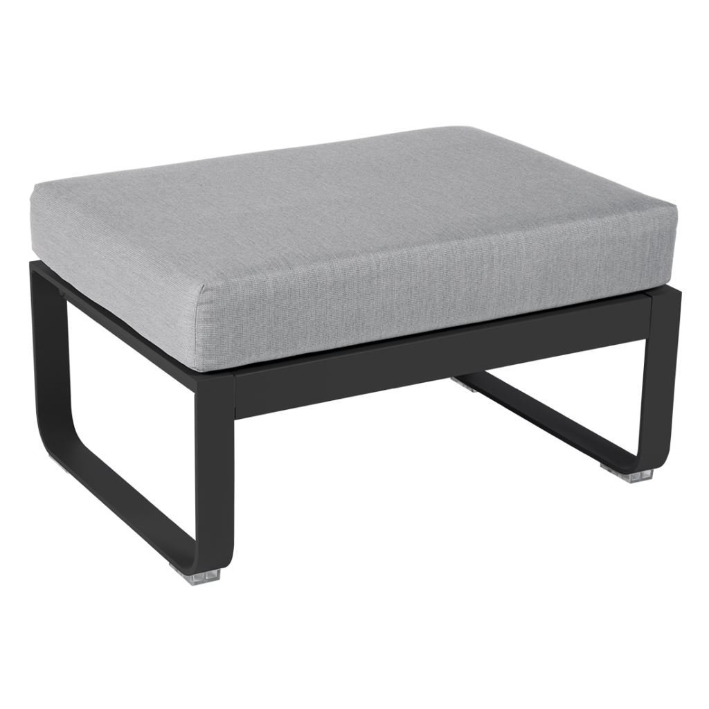Un pouf gris et noir avec un coussin.
