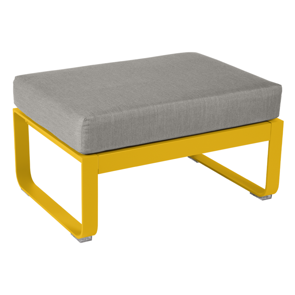 Un pouf jaune et gris sur fond blanc.