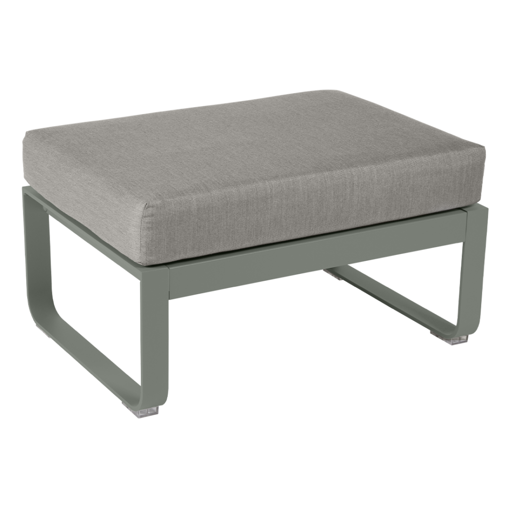 Un pouf gris avec un coussin gris.