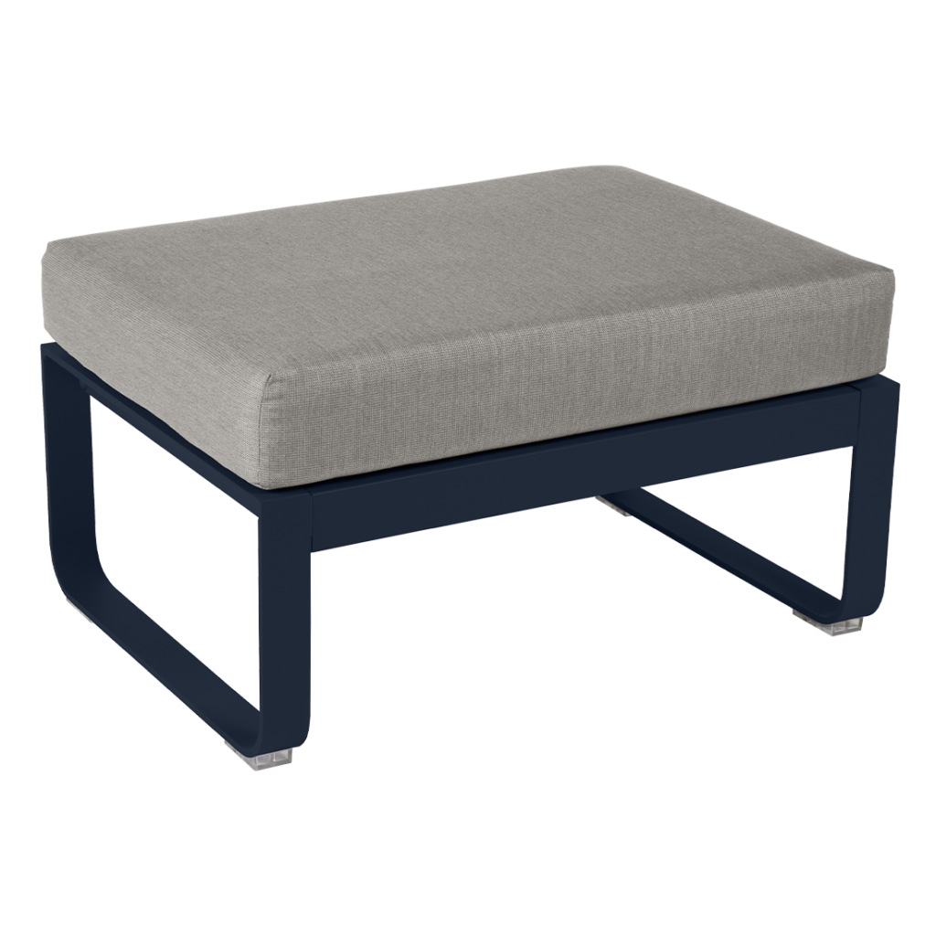 Un pouf d'extérieur avec un coussin gris et un cadre noir.