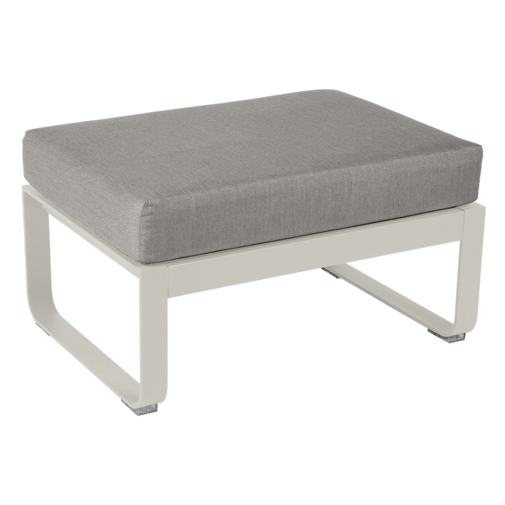Un pouf gris sur fond blanc.