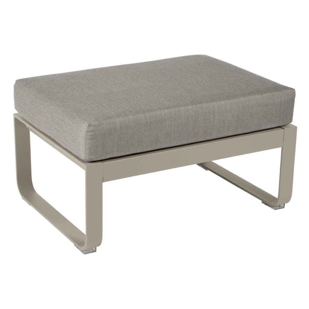 Un pouf gris sur fond blanc.