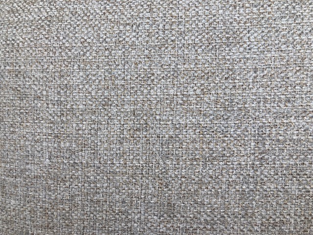 Gros plan sur le tissu gris clair texturé avec un subtil quadrillage, idéal pour le Canapé d'angle Horizon en tissu Reserve.
