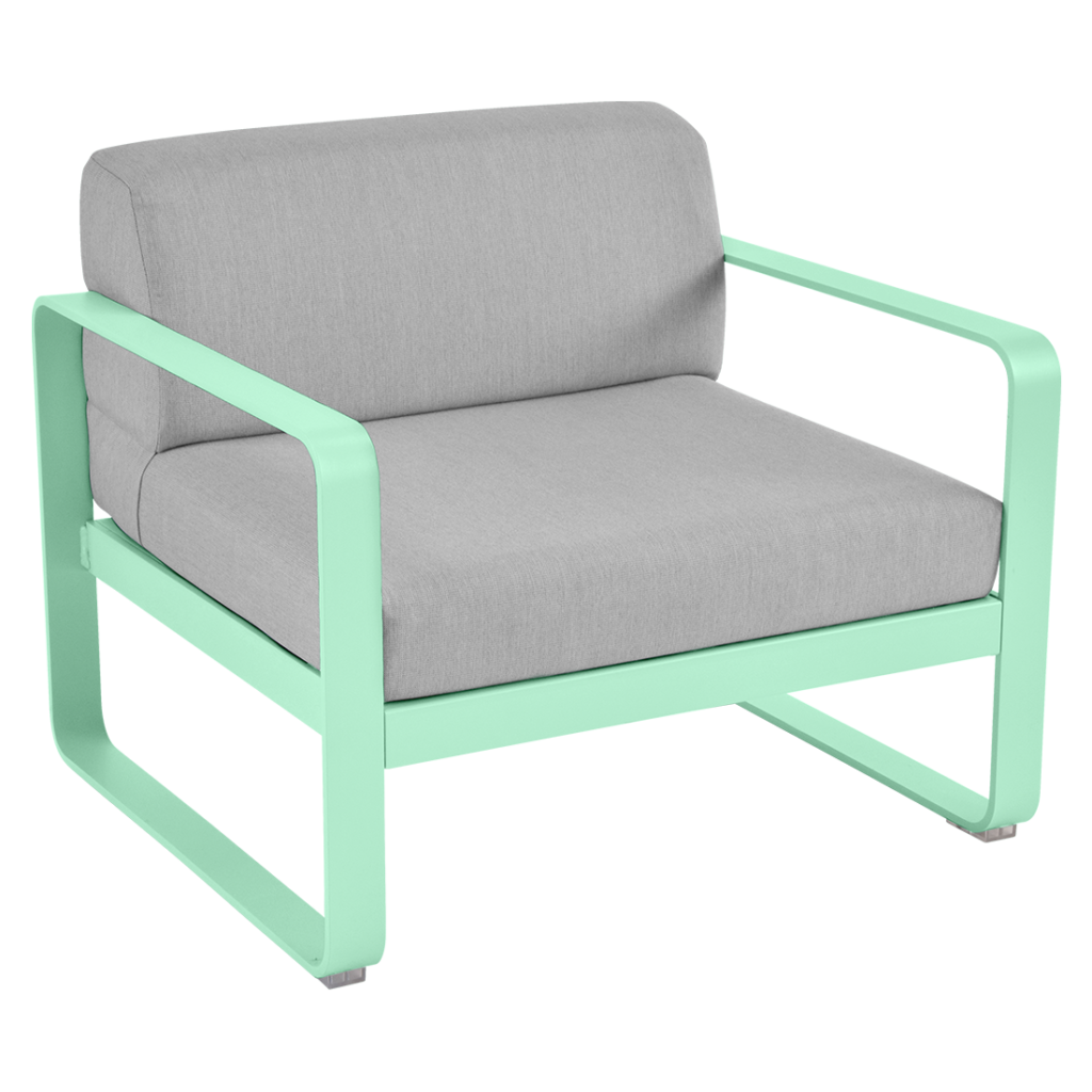 Une chaise longue d'extérieur vert menthe avec un coussin gris.