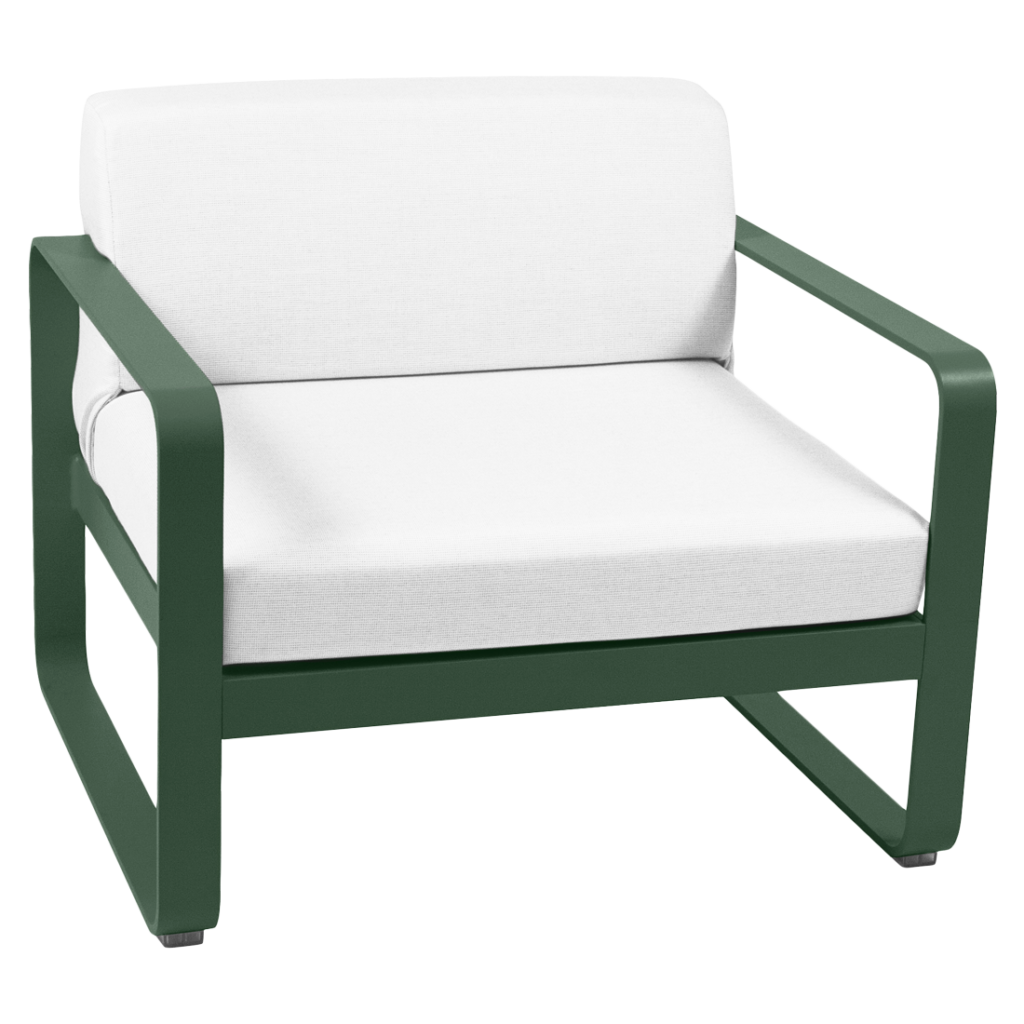 Une chaise longue d'extérieur en vert et blanc.
