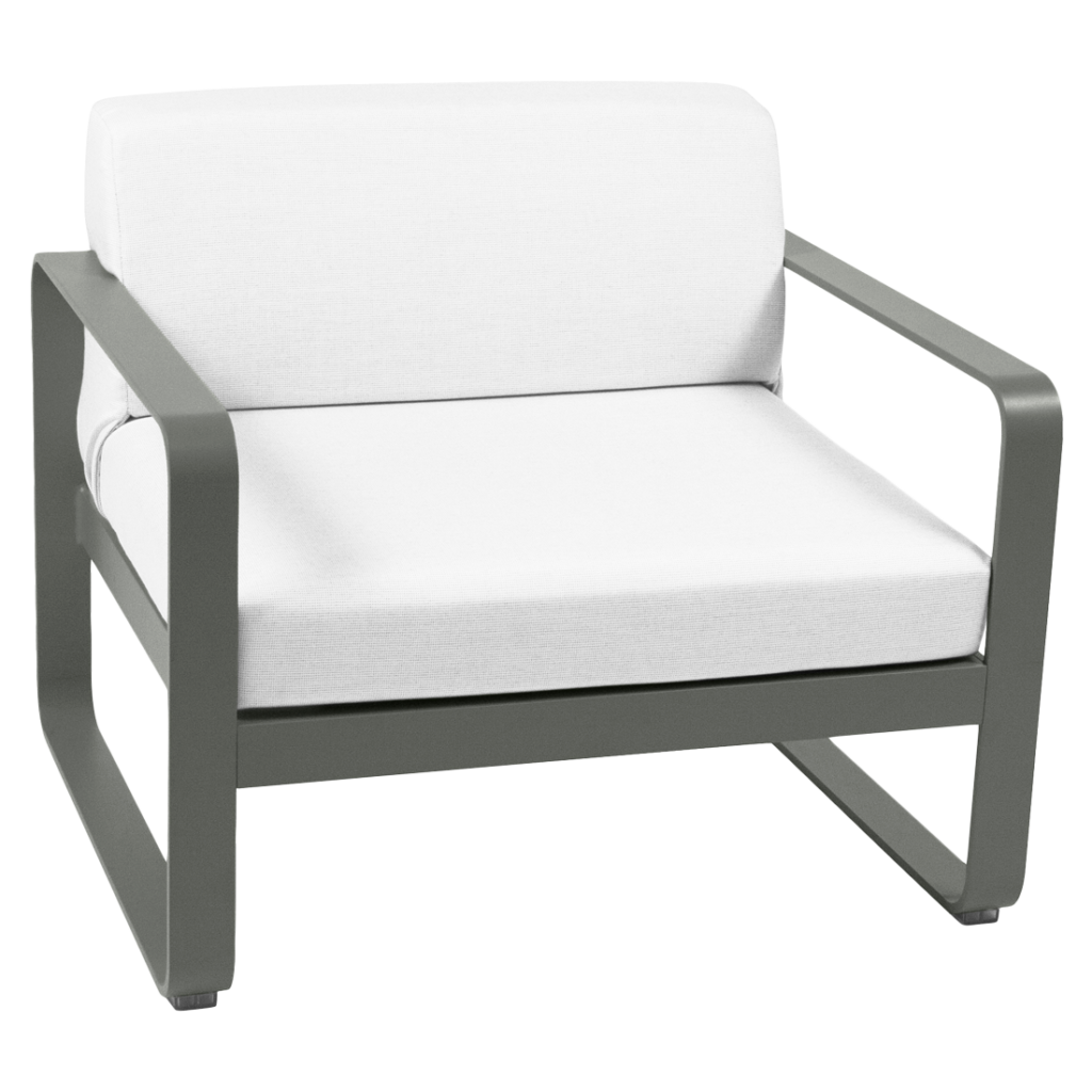 Une chaise longue blanche avec un cadre gris.