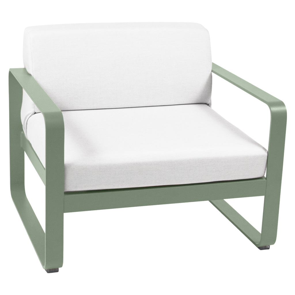 Une chaise longue d'extérieur en vert et blanc.