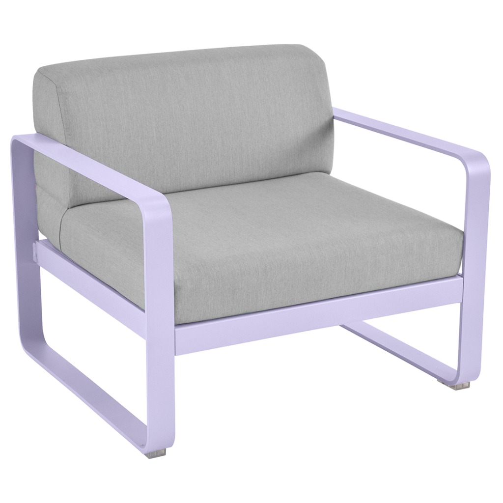 Fauteuil moderne Fauteuil Bellevie avec un coussin gris et une structure en métal blanc, sur un fond transparent.