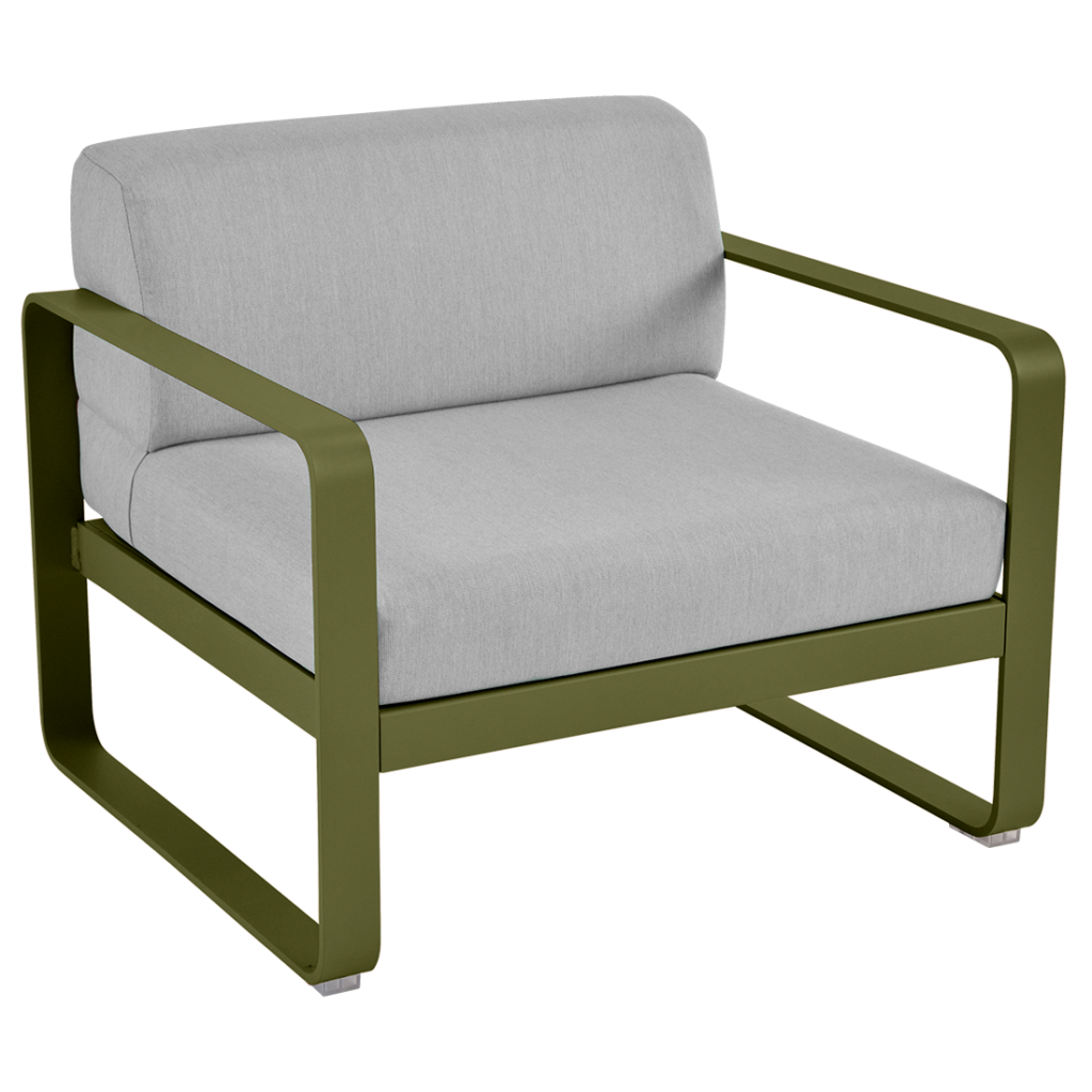 Fauteuil Bellevie moderne avec un coussin rembourré gris et une élégante structure en métal vert olive, isolé sur un fond transparent.