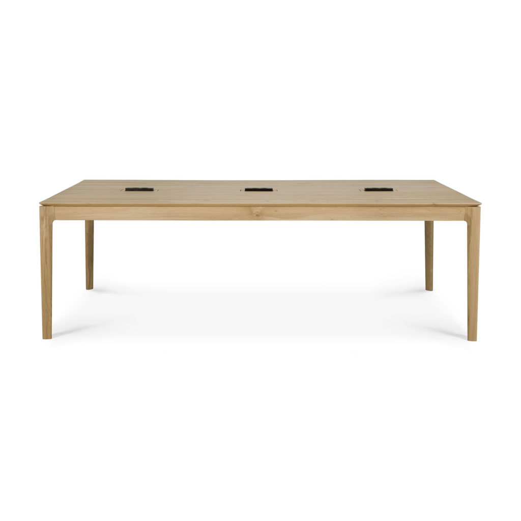 Un Plateau pour bureau réglable Bok, table de conférence en chêne noir, avec quatre pieds réglables.