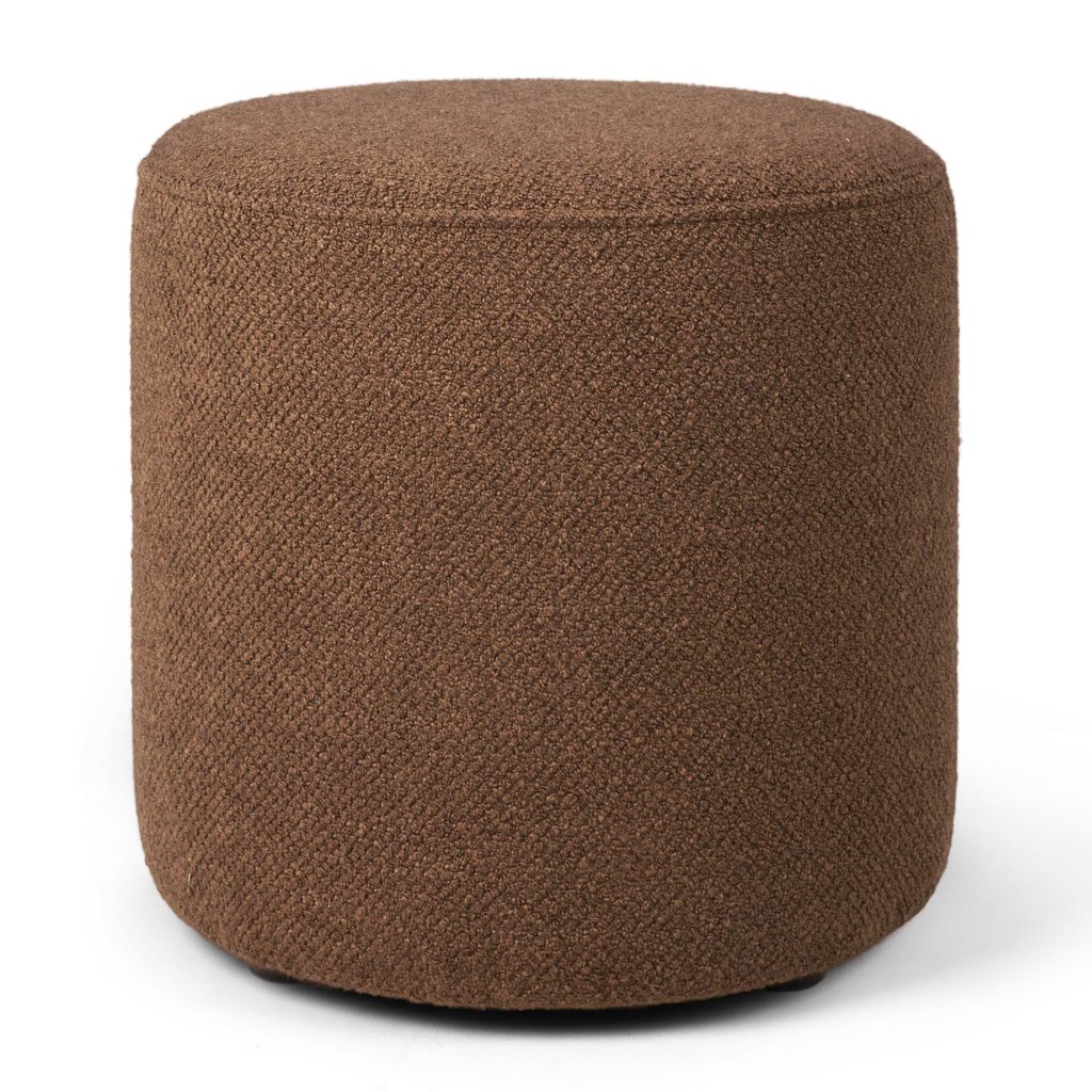 Un pouf Buffet Roller-Max rond en tissu marron.