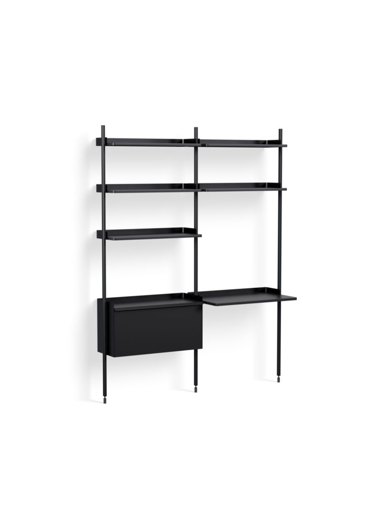 Une étagère murale noire avec des étagères et un tiroir, dotée du Pier System 12 modulable Bureau.
