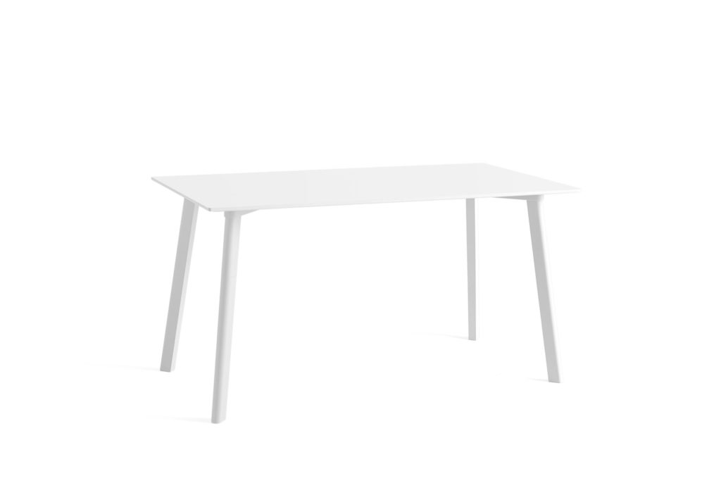 Une Table carrée CPH Deux 210 blanche, 75 x 75 cm sur fond blanc.