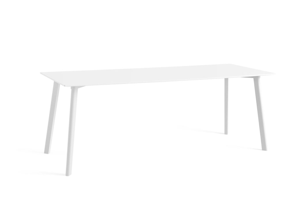 Une Table carrée CPH Deux 210, 75 x 75 cm sur fond.