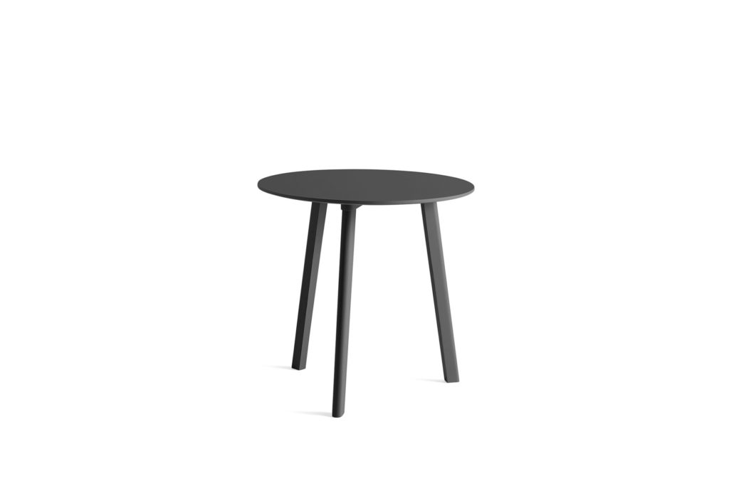 Une Table ronde CPH Deux 220 noire d'un diamètre de 75 cm sur fond blanc.