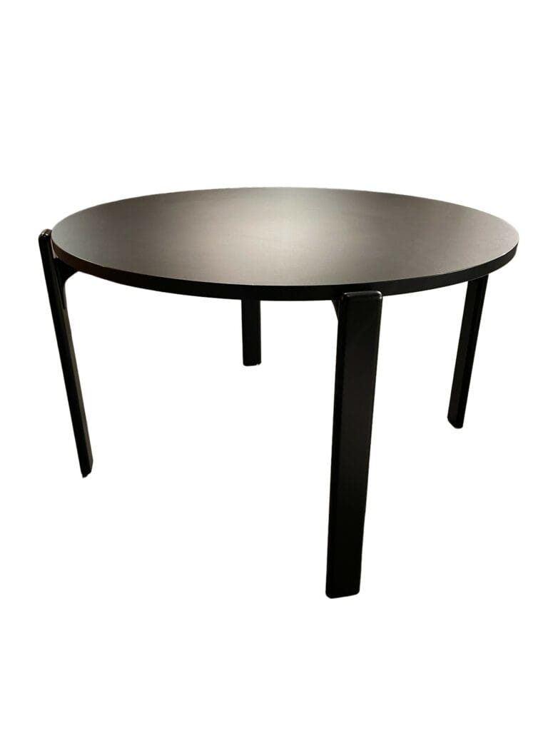 A Expo - Table Rey , Noir sur fond blanc.