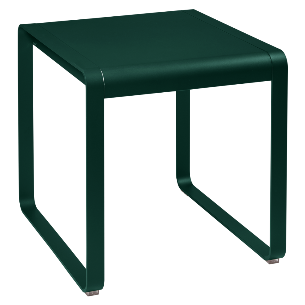 Une table d'appoint en métal vert sur fond blanc.