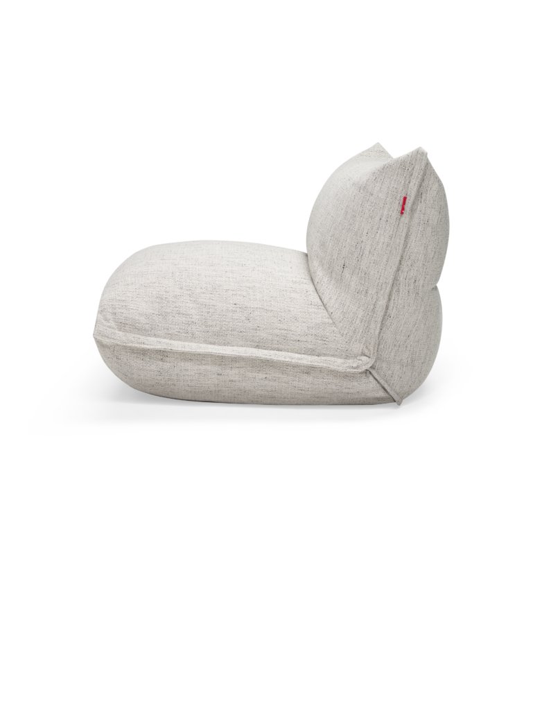 Un fauteuil poire BonBaron Mingle gris clair.