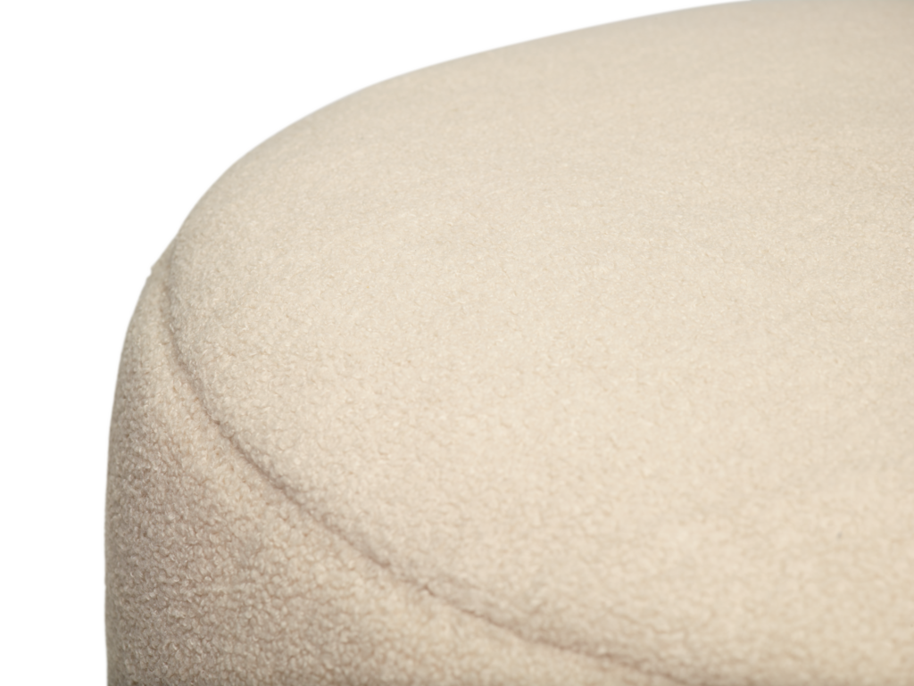 Un gros plan d’un grand pouf Pouf Point Large Sherpa beige.