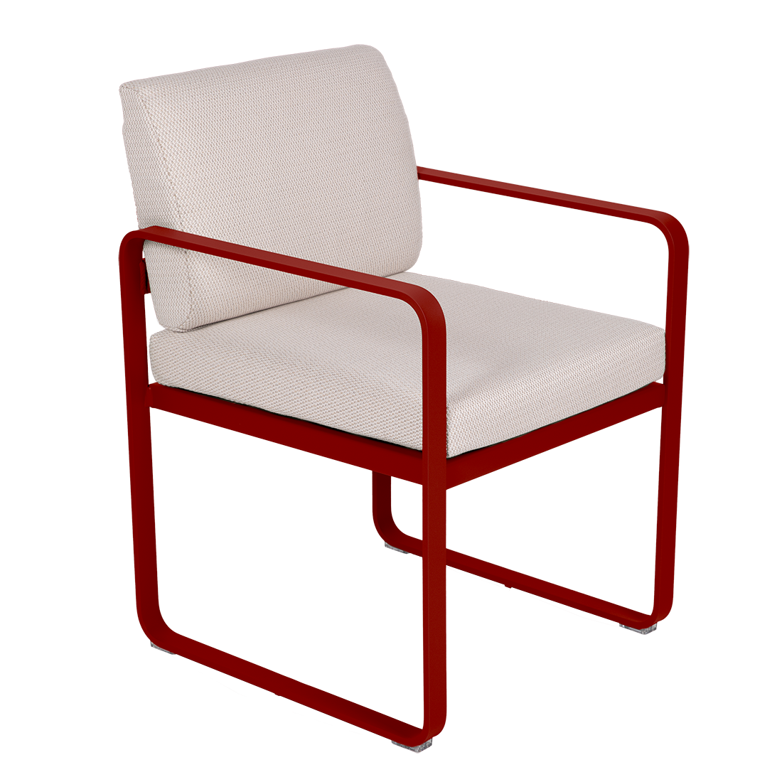 Un Fauteuil de repas Bellevie doté d'une structure en métal rouge et d'une assise et d'un dossier rembourrés blancs se détache sur un fond clair.
