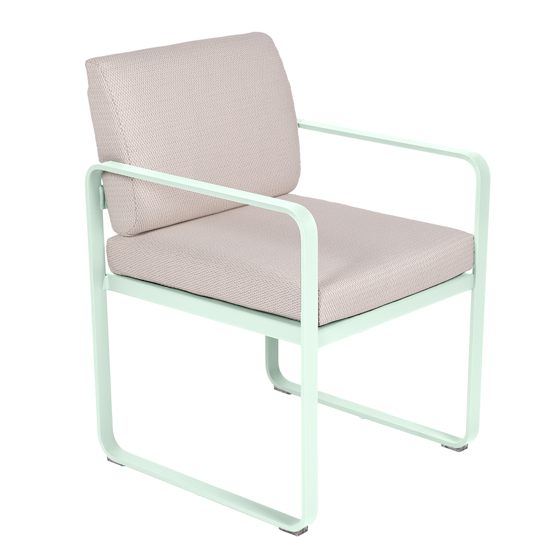 Le Fauteuil de repas Bellevie présente une structure en métal vert clair avec une assise et un dossier rembourrés beiges, présentés sur un fond blanc.