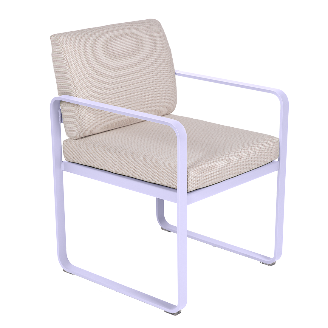 Le Fauteuil de repas Bellevie présente une structure en métal blanc, une assise et un dossier rembourrés beiges, des lignes droites et aucun rembourrage d'accoudoir, le tout présenté sur un fond blanc.
