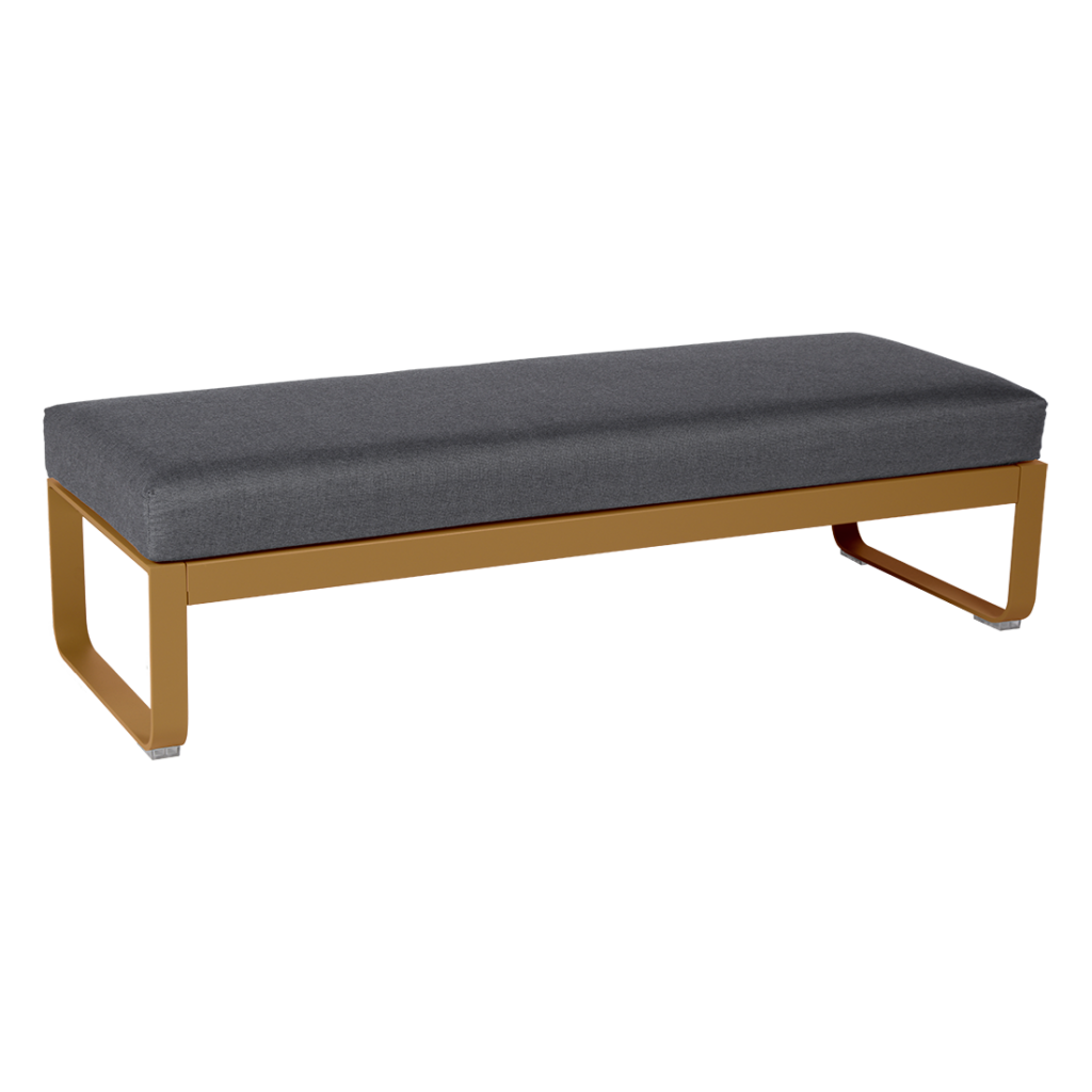 Banquette moderne Bellevie 2 places avec une assise rembourrée grise et des pieds en bois épurés, isolées sur fond transparent.