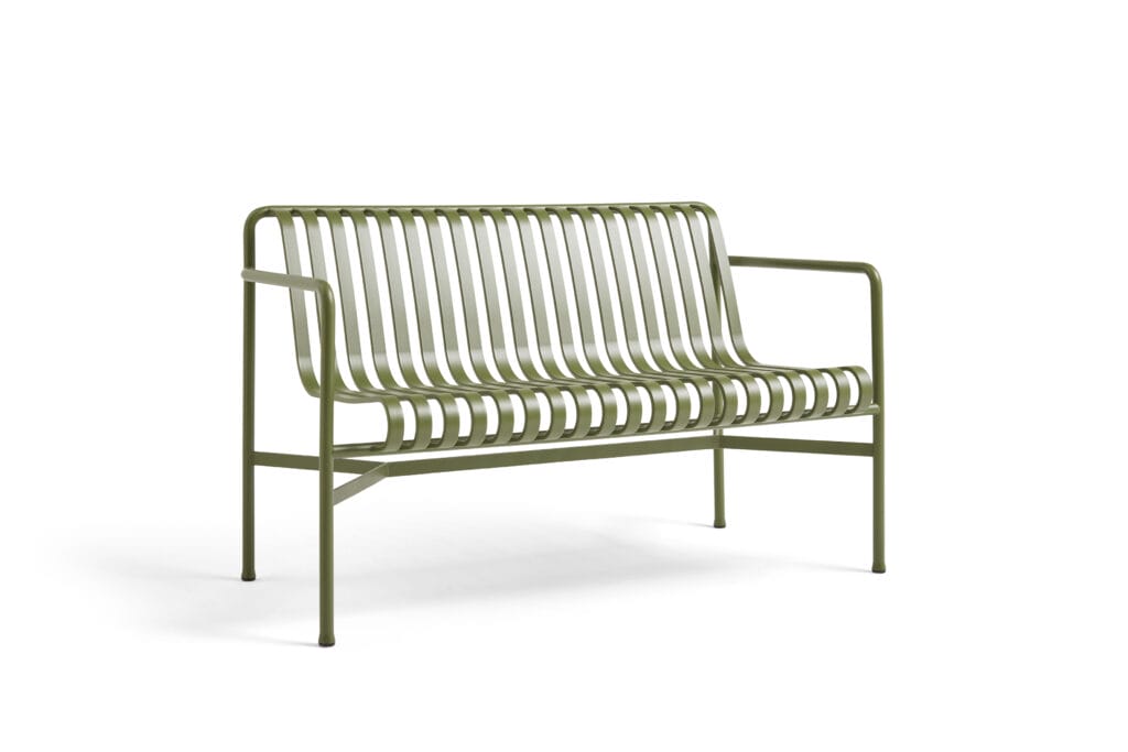 Un Banc Palissade vert avec une structure en métal.