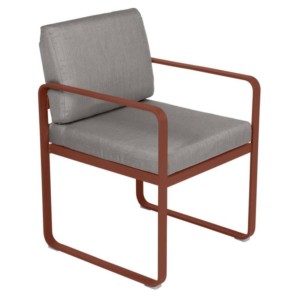 Un Fauteuil de repas Bellevie avec une structure marron et un coussin gris.