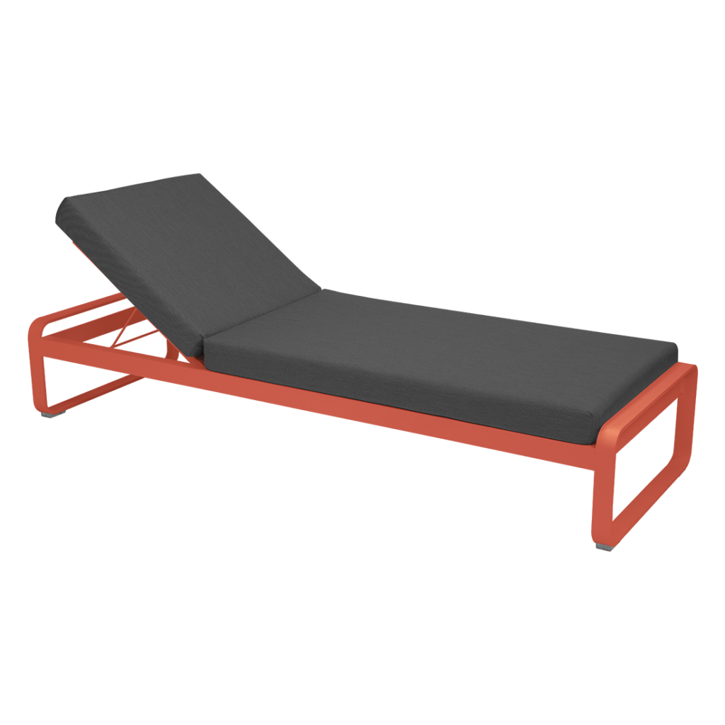 Une méridienne en orange et noir.