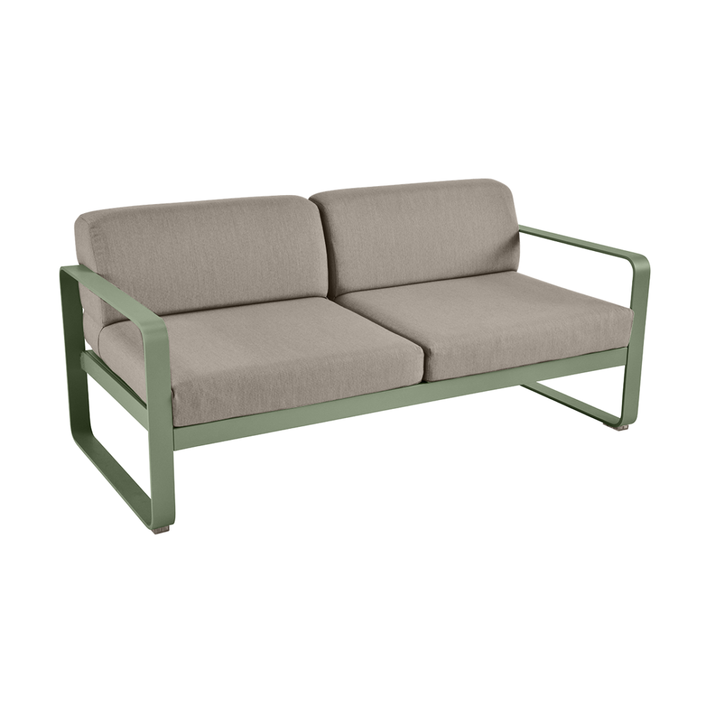 Un canapé vert avec un coussin vert.