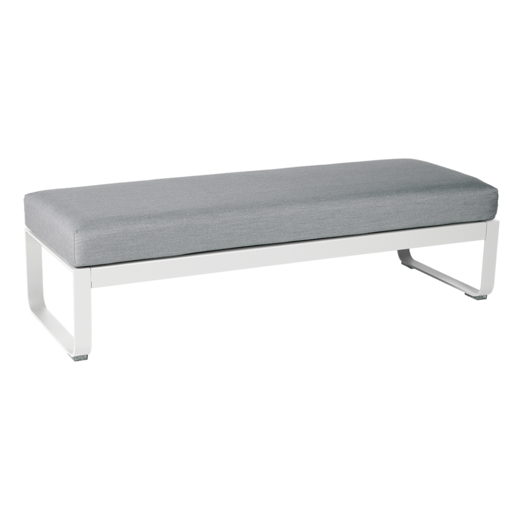 Un banc Banquette Bellevie 2 places blanc et gris avec un coussin gris.