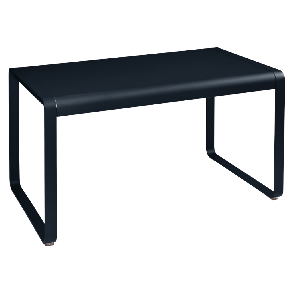 Une table en métal noir avec un plateau noir.