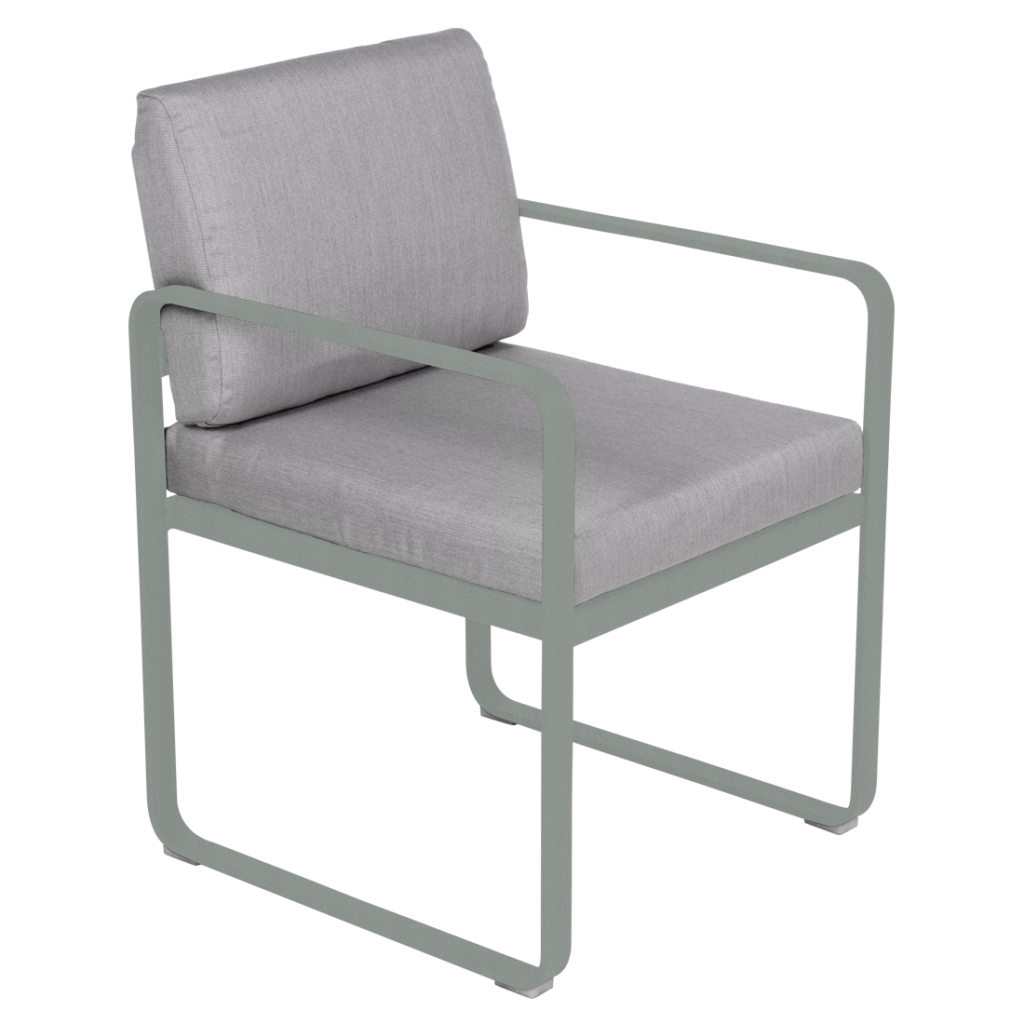 Une chaise de salle à manger grise Fauteuil de repas Bellevie avec un siège rembourré en tissu gris.