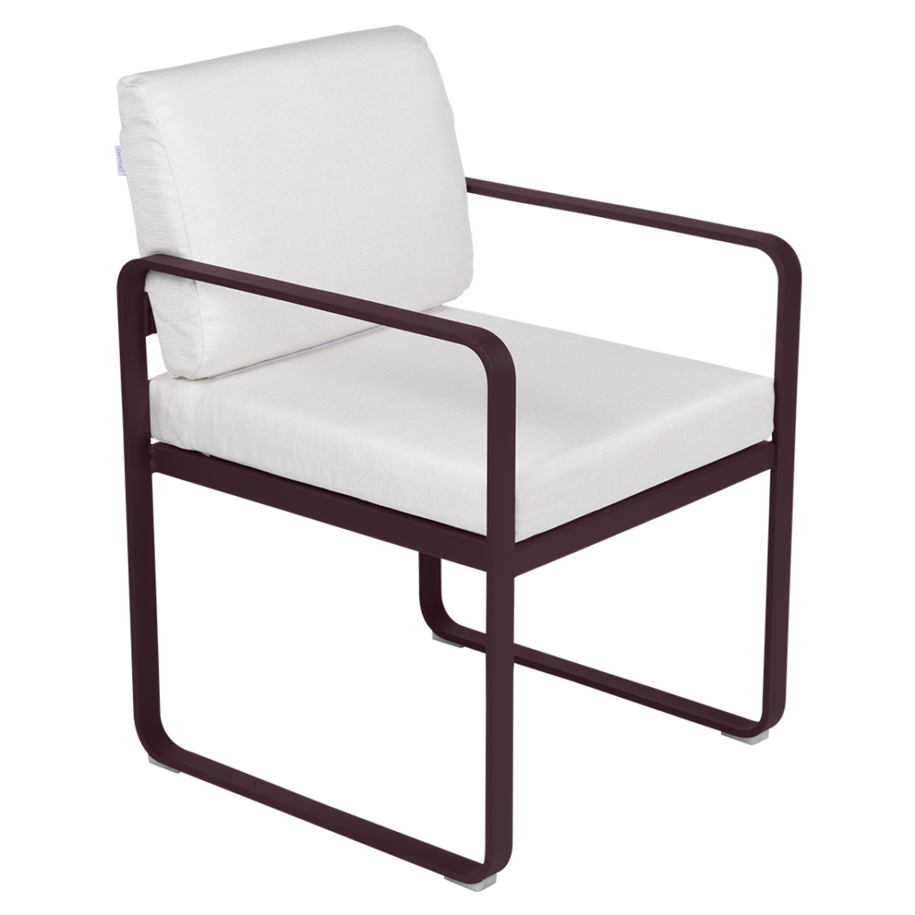 Un Fauteuil de repas Bellevie blanc et marron avec une structure en métal de la collection Bellevie.