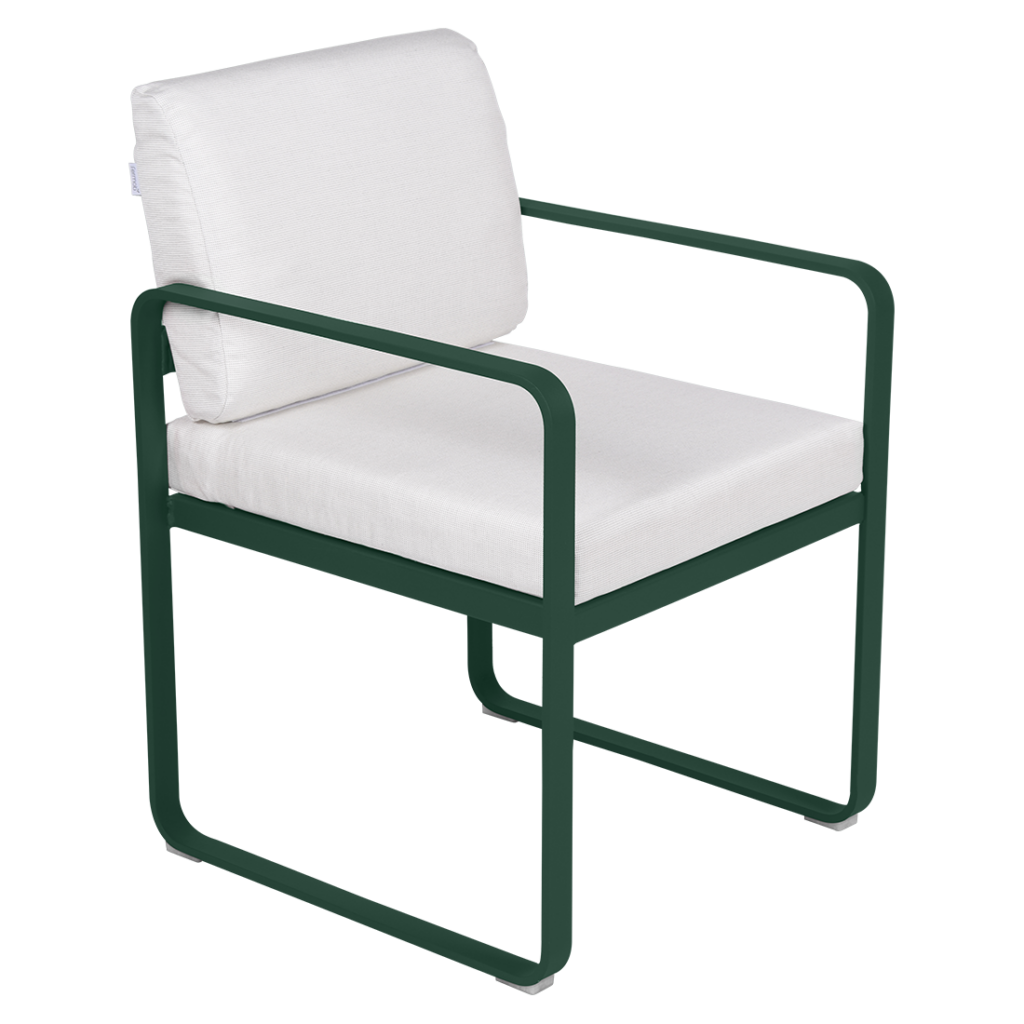 Une chaise d'extérieur Fauteuil de repas Bellevie avec un coussin blanc et un cadre vert.