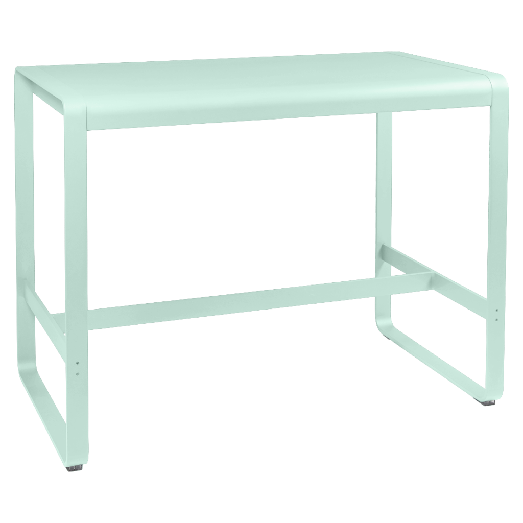 Une table en métal vert avec un fond blanc.