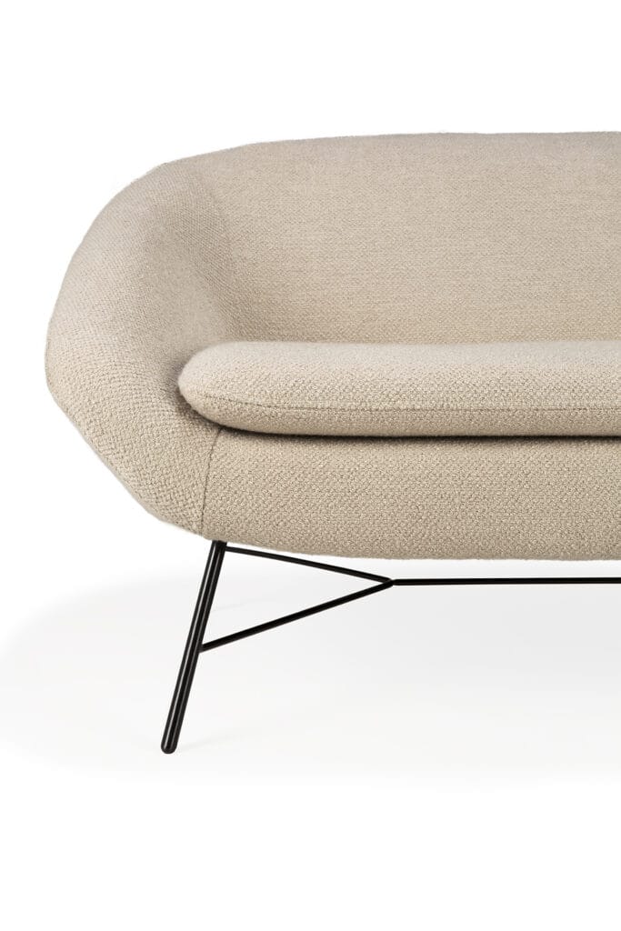 Un Canapé Mellow d'Ethnicraft, module 1 place avec des pieds noirs sur fond blanc.