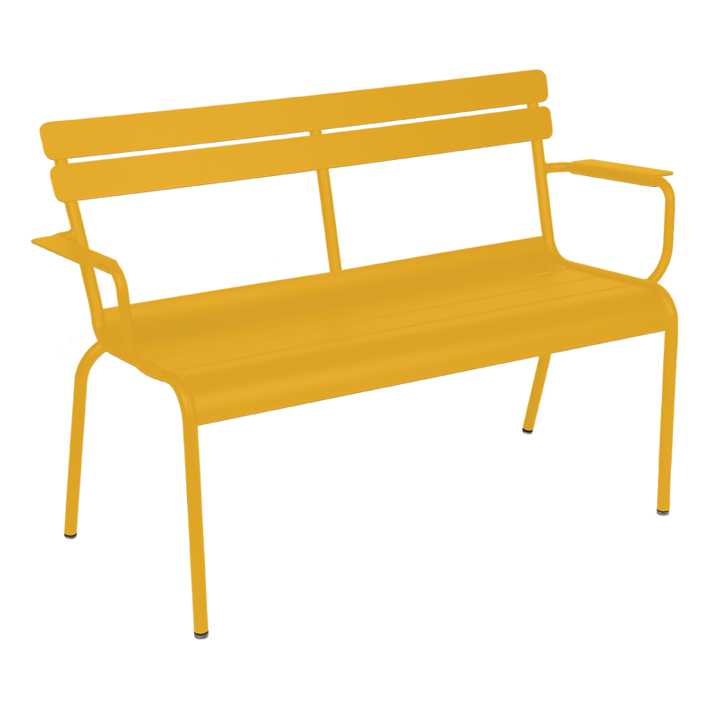 Un banc jaune sur fond blanc, inspiré des designs classiques du Luxembourg Banc.