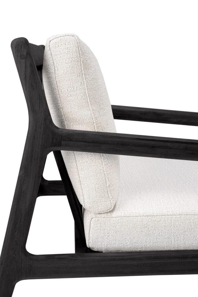 Un fauteuil lounge 3 places Canapé Jack noir et blanc avec un coussin blanc en teck noir.