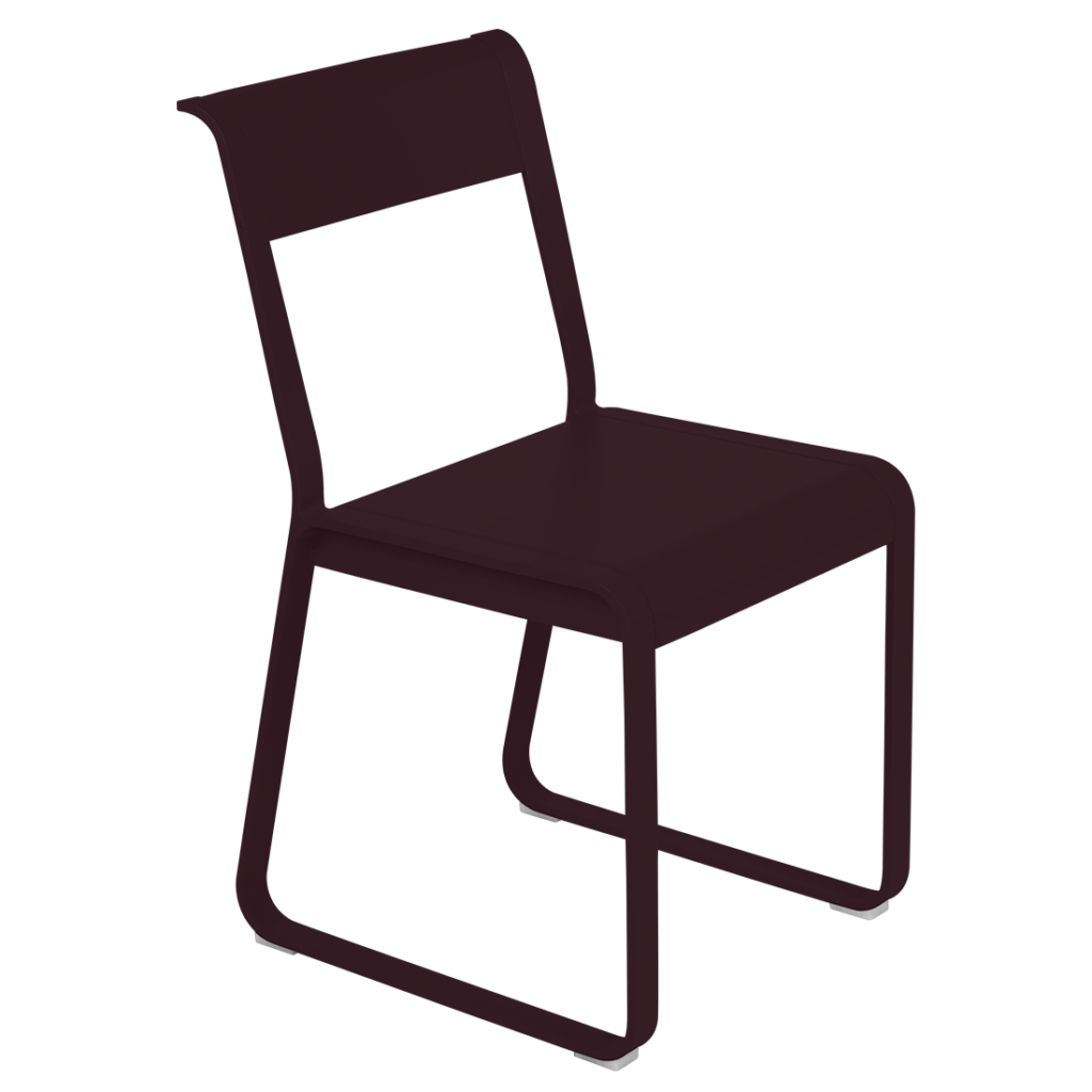 Une chaise noire sur fond blanc.