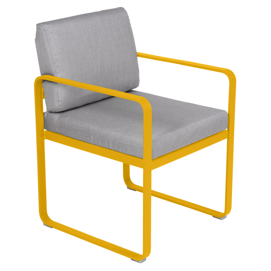 Une chaise Fauteuil de repas Bellevie jaune et grise avec un coussin gris.