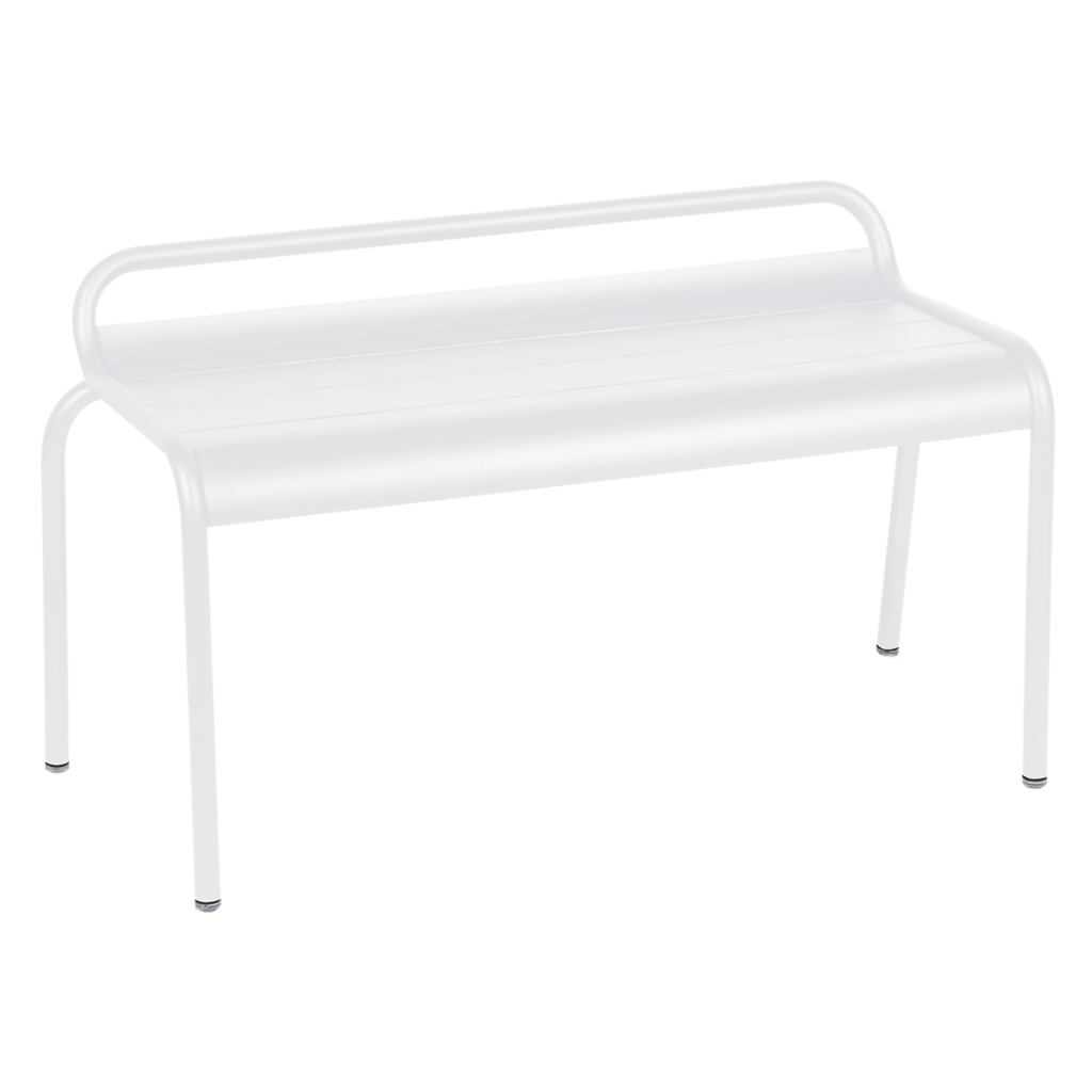 Un banc blanc sur fond blanc.
